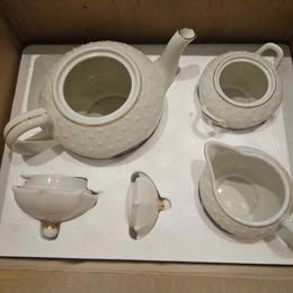 Hummel Tea Pot Set In original box Stormy Weather Umbrella Boy and Girl - Picture 2 of 10